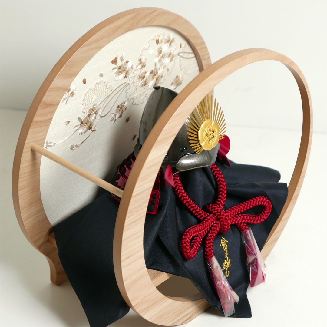 雄山作 織田信長南蛮兜10号桜刺繍月型飾り