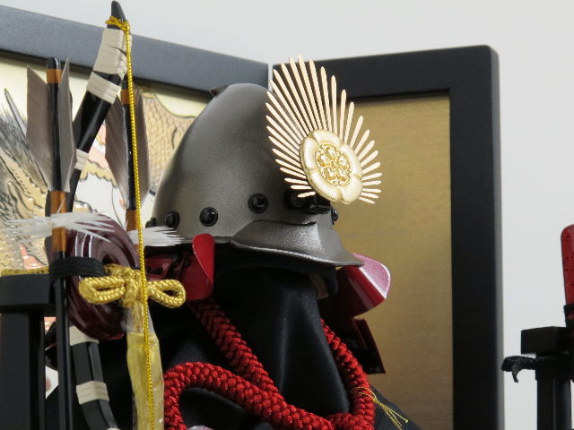織田信長南蛮兜彫金竜虎黒収納飾り