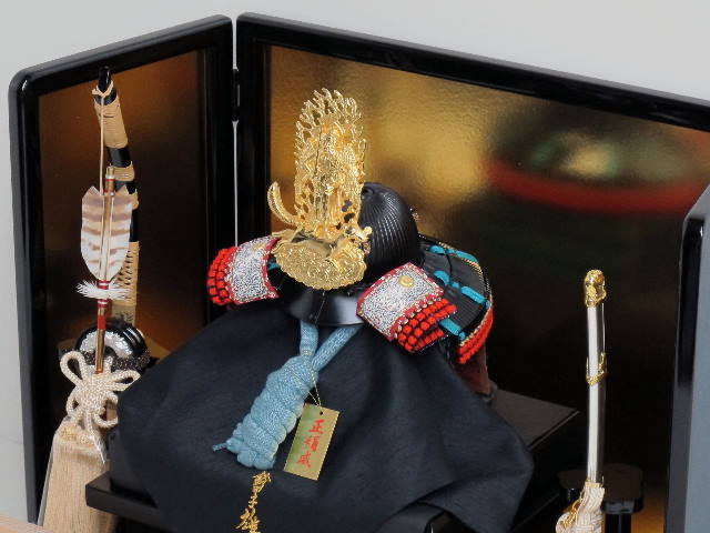 軍神『上杉謙信』の飯綱権現前立兜を再現した飾りサイズ54cmとコンパクトな五月人形