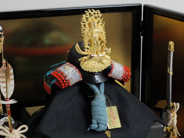 軍神『上杉謙信』の飯綱権現前立兜を再現した飾りサイズ54cmとコンパクトな五月人形