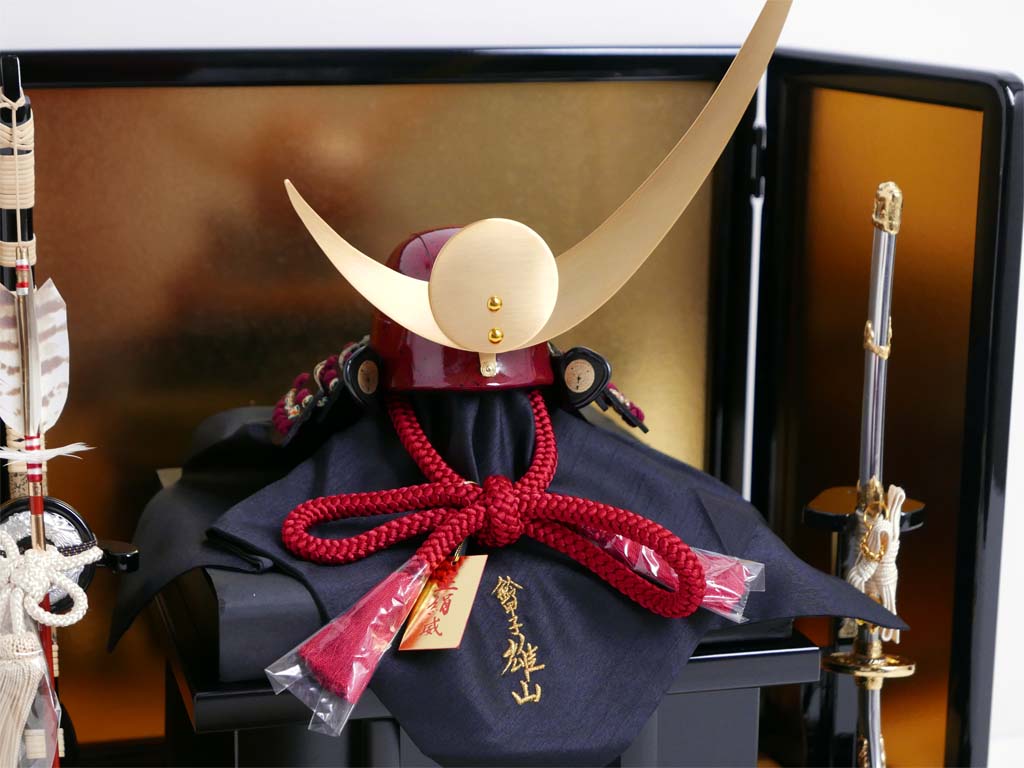 上杉謙信頭形鉢日月前立て兜平飾りが安い 雄山作 五月人形～広島市の人形問屋十二段屋