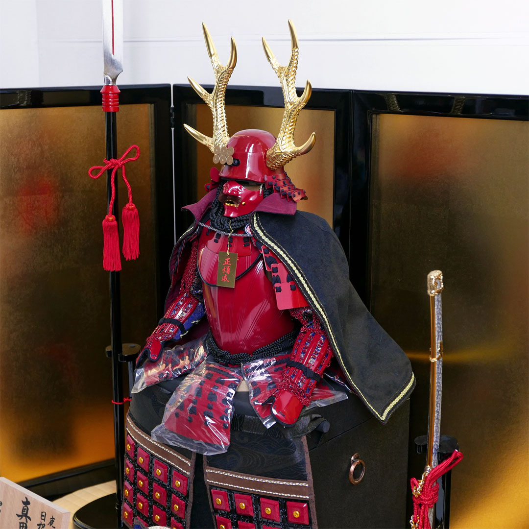真田信繁(真田幸村)公10号南蛮胴具足金屏風槍太刀飾り 雄山作 限定品 五月人形