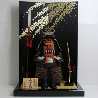 直江兼続の鎧兜飾りが安い 五月人形～広島市の人形問屋十二段屋
