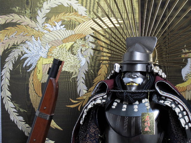 豊臣秀吉馬藺後立南蛮胴具足鳳凰火縄銃飾り
