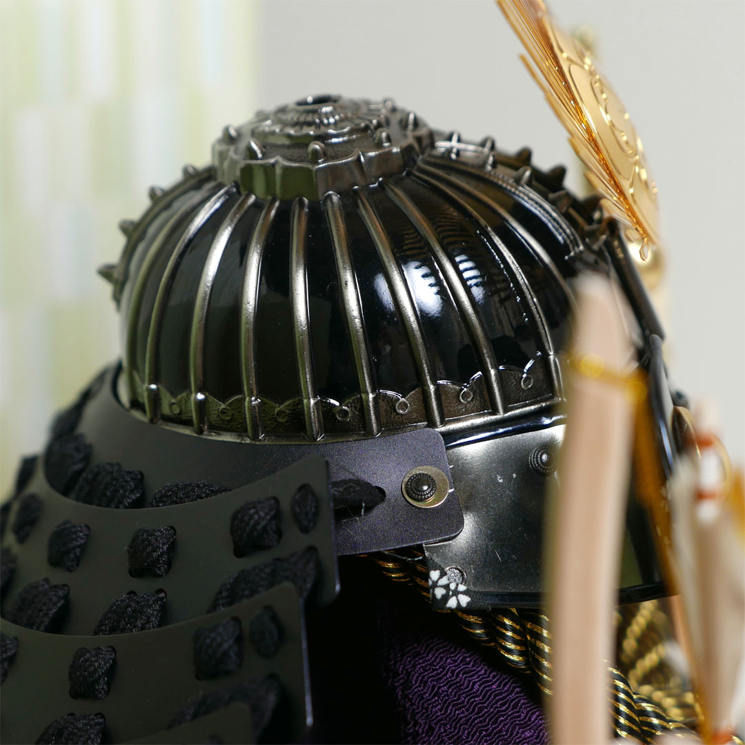 織田信長公黒ブロンズ筋鉢12号兜縞格子包み貼り屏風ナチュラルウッド収納飾り