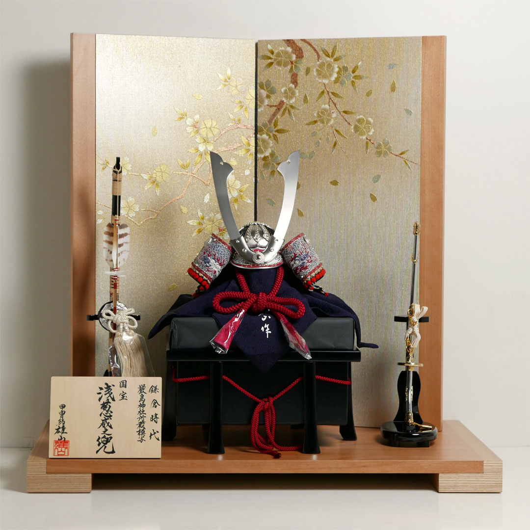 雄山作 国宝模写 浅葱威之兜12号金彩枝桜木目屏風飾り