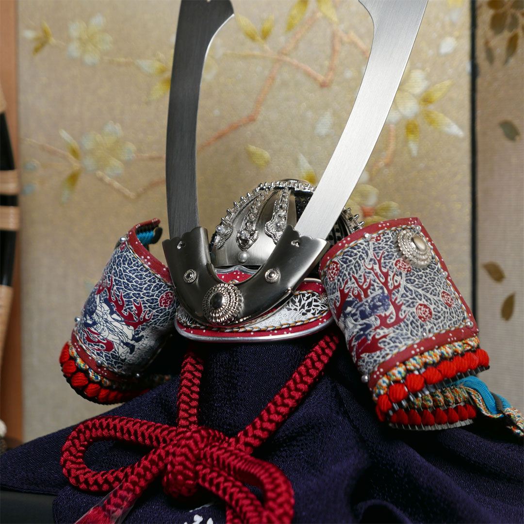 雄山作 国宝模写 浅葱威之兜12号金彩枝桜木目屏風飾り