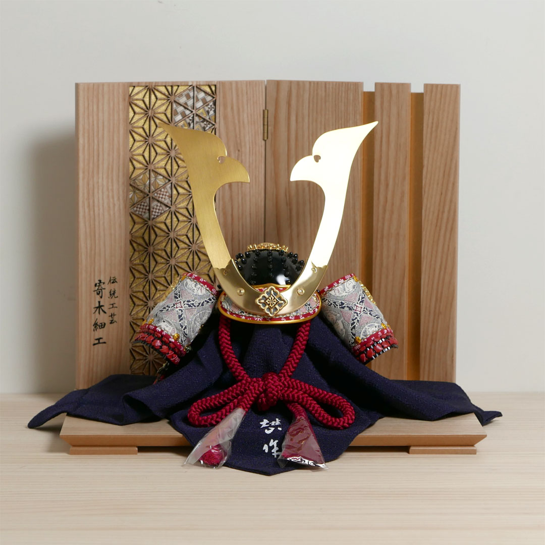 雄山作 小桜韋黄辺威之兜1/4サイズタモ麻の葉寄木飾り 国宝模写