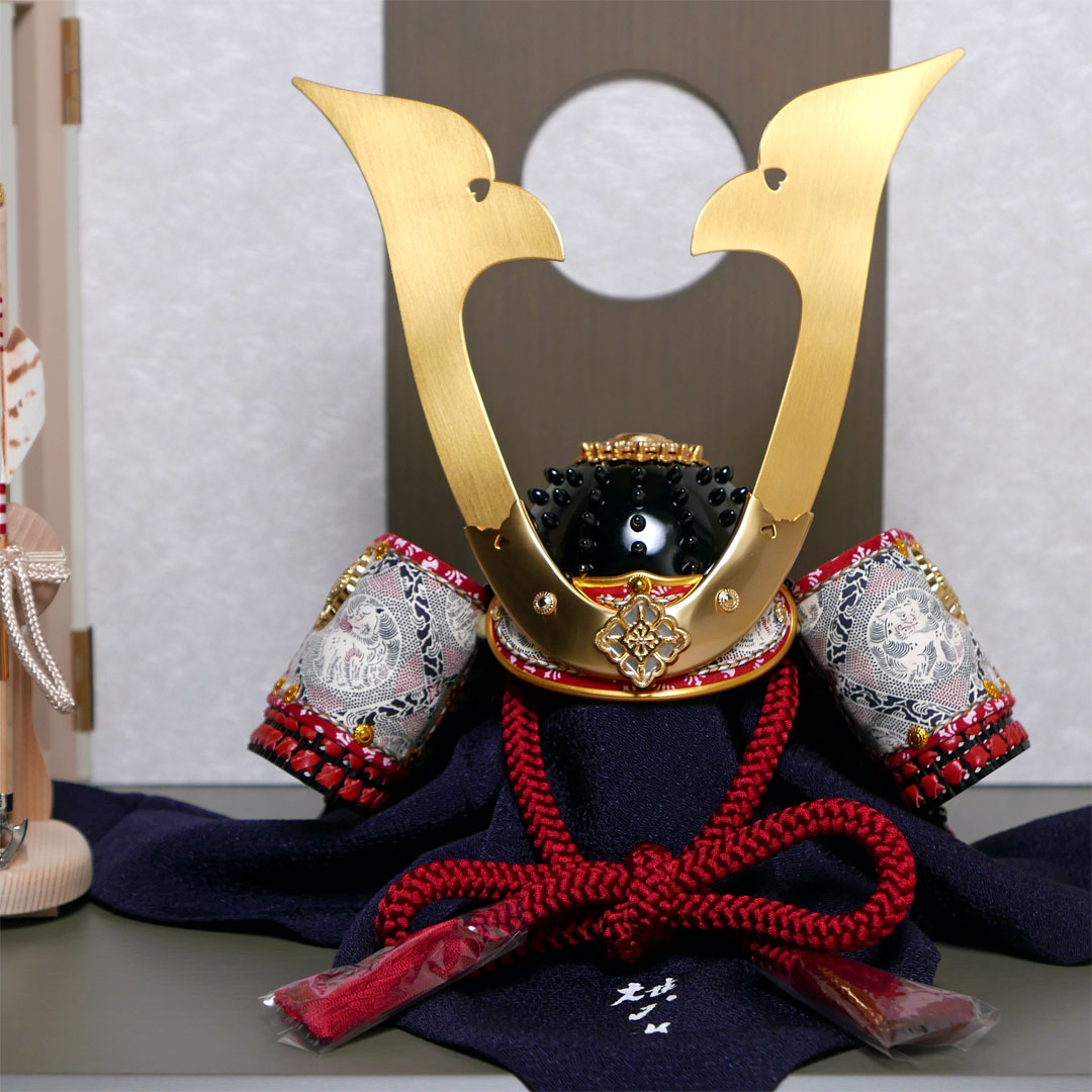 雄山作 国宝模写 小桜韋黄辺威之兜1/4サイズ白月グレー飾り