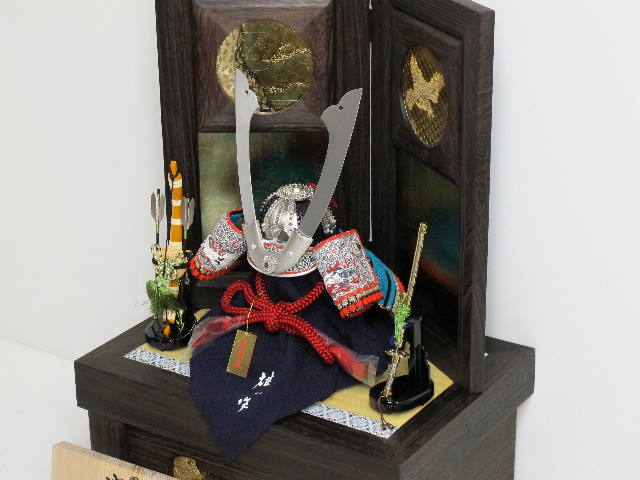浅葱威之兜透かし彫竹虎松鷹収納飾りの五月人形