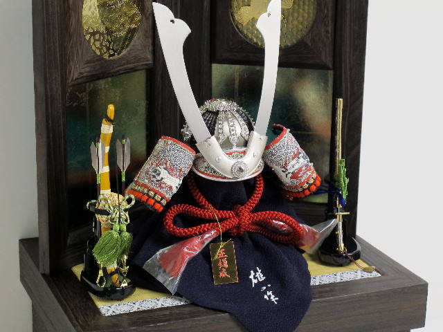 浅葱威之兜透かし彫竹虎松鷹収納飾りの五月人形