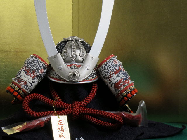 厳島神社所蔵模写浅葱威之兜金屏風毛氈収納飾りの五月人形