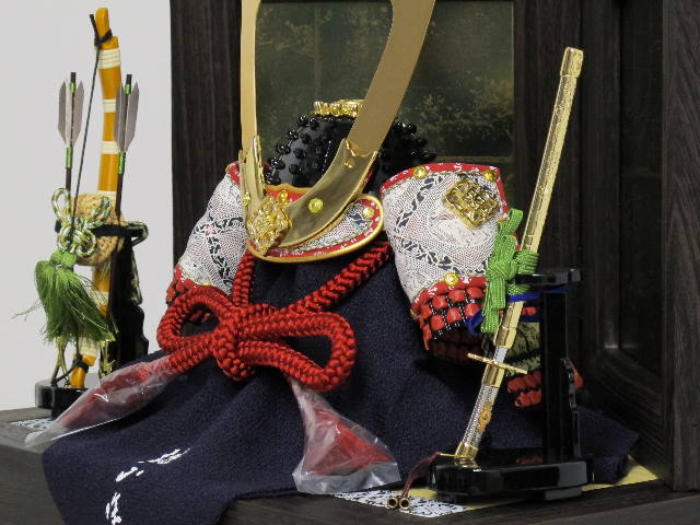 小桜韋黄辺威之兜透かし彫竹虎松鷹収納飾りの五月人形