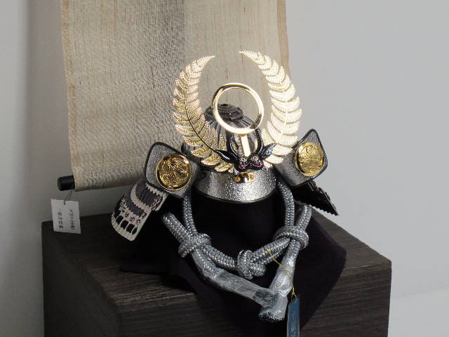 徳川家康公歯朶前立青銀筋鉢兜鷹タペストリー焼桐箱収納飾りの五月人形