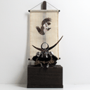 上杉謙信公黒ブロンズ筋鉢兜鷹タペストリー焼桐箱収納飾りの五月人形