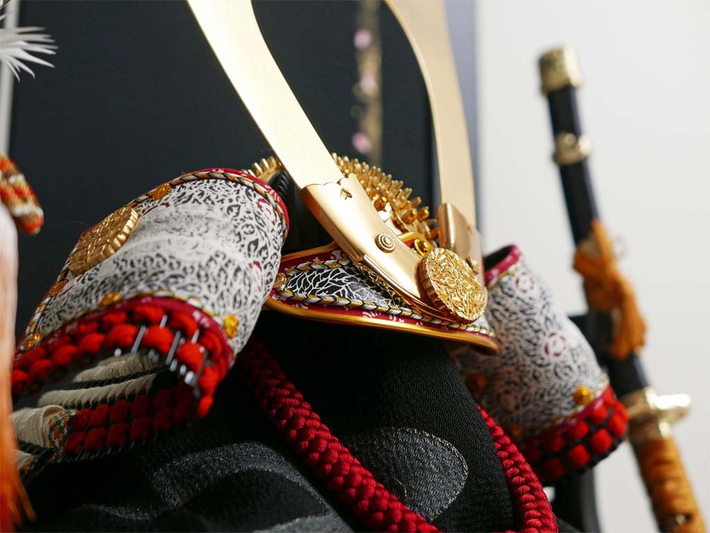 日御碕神社所蔵国宝模写白糸威しの兜15号月夜桜収納兜飾り 雄山作