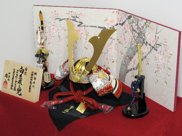 日御碕神社所蔵模写白糸威之兜手描き桜屏風毛氈収納飾りの五月人形