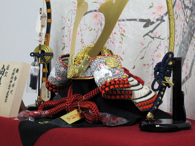 日御碕神社所蔵模写白糸威之兜手描き桜屏風毛氈収納飾りの五月人形