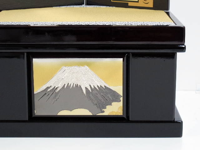 花梨塗収納畳み付き台彫金富士山