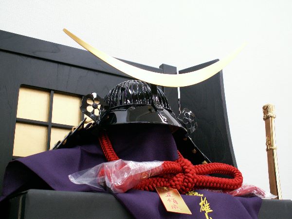 伊達政宗弦月形前立て三十二間筋鉢兜15号金格子富士型の五月人形
