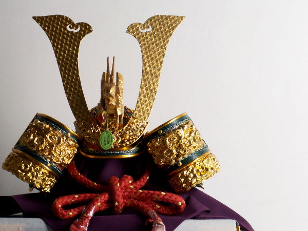 【激安五月人形在庫処分】金小札色々威し木彫り竜前立て兜15号単品