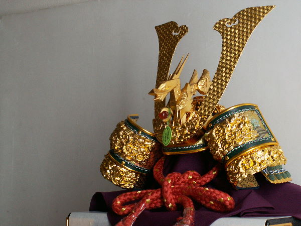 【激安五月人形在庫処分】金小札色々威し木彫り竜前立て兜15号単品