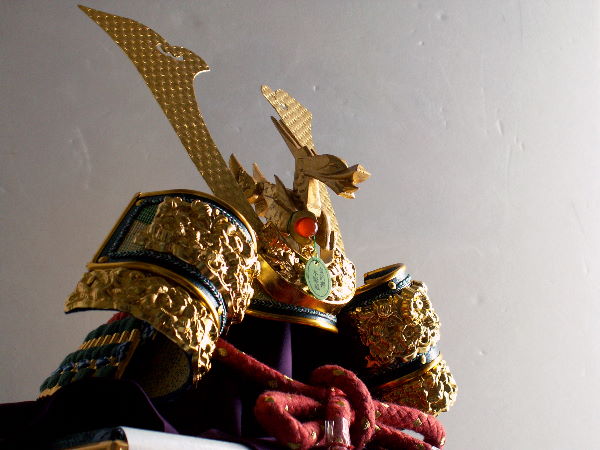 【激安五月人形在庫処分】金小札色々威し木彫り竜前立て兜15号単品