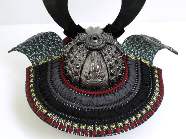 黒小札黒糸裾濃威し中鍬形兜蜻蛉収納飾り（着用可）