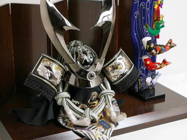 大きな鍬形がかっこいい着用銀彫金兜木目屏風鯉の滝のぼり出世飾り