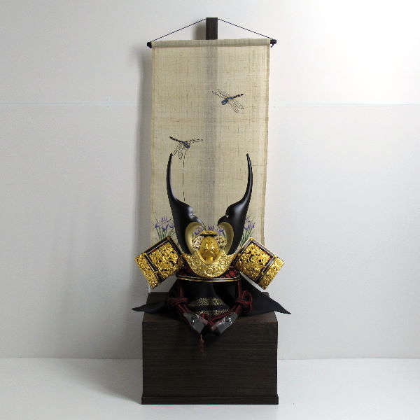 長鍬形黒小札赤糸威し金金物兜蜻蛉焼き桐収納飾り(着用可)