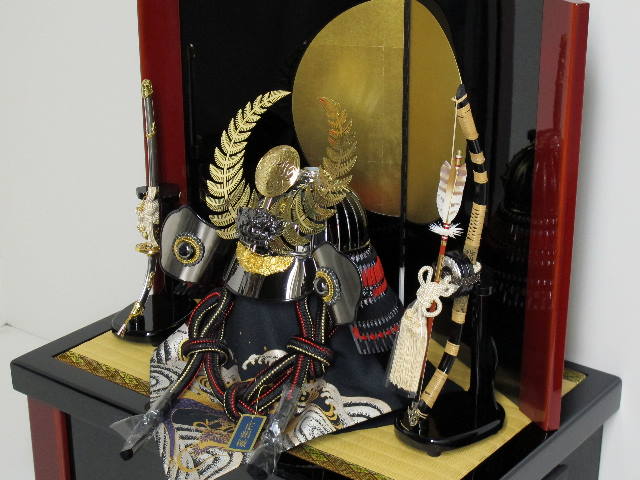 徳川家康ブロンズシルバー兜満月収納飾りの五月人形（着用可）