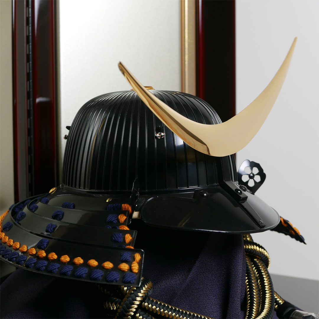 【激安在庫処分】虎志郎作 着用兜 伊達政宗 黒溜塗収納飾り