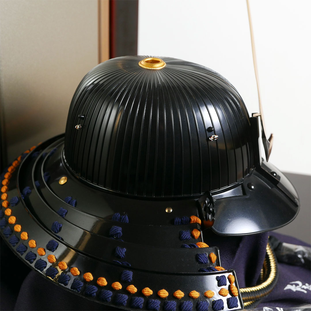 【激安在庫処分】虎志郎作 着用兜 伊達政宗 黒溜塗収納飾り