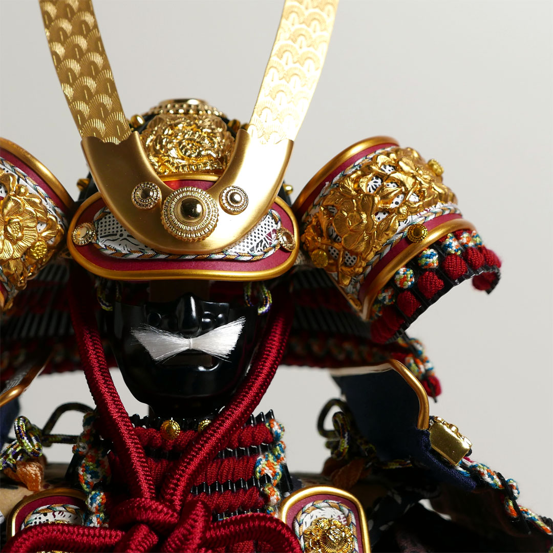 雄山作 甲子の雅 5号 黒小札茜糸威大鎧