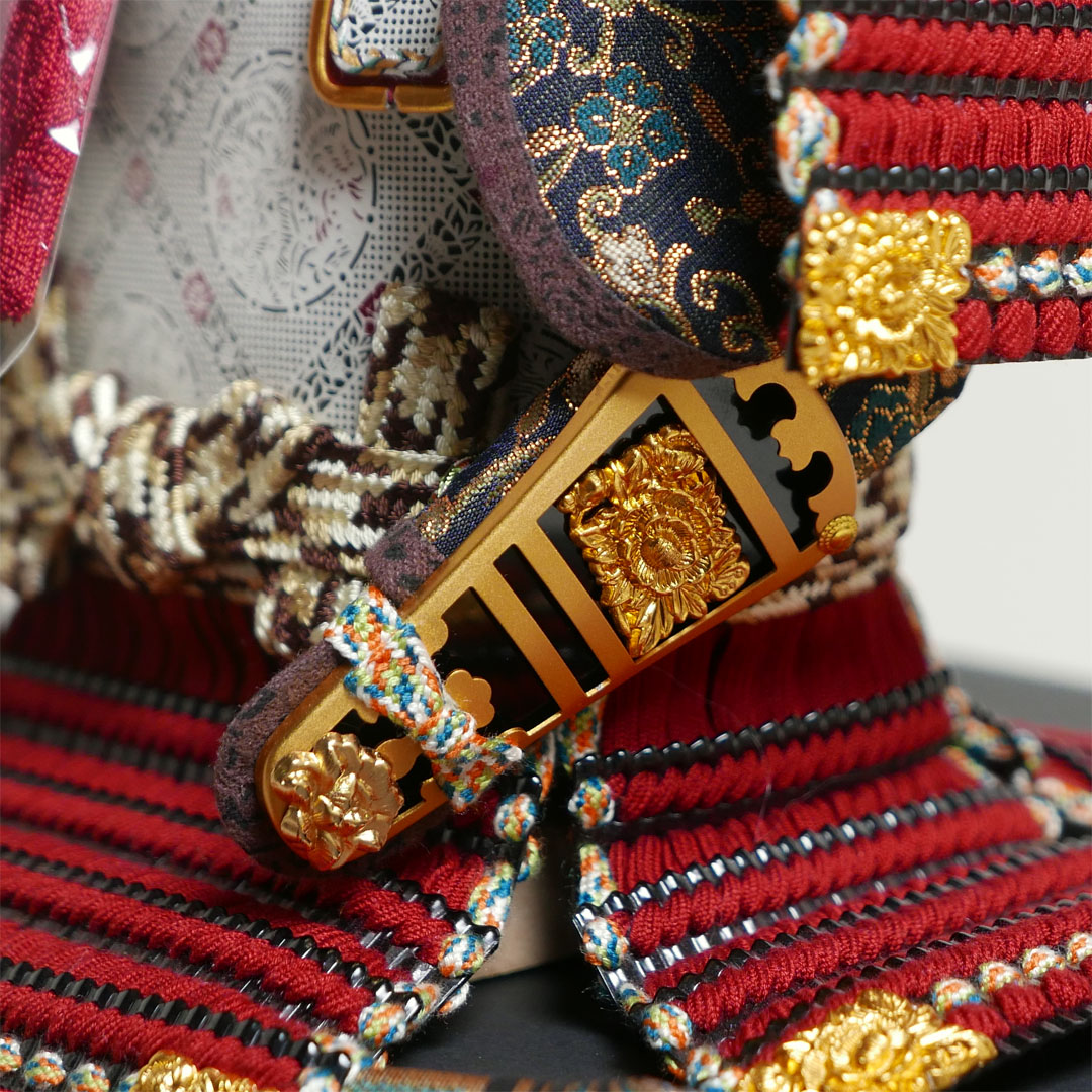 雄山作 甲子の雅 5号 黒小札茜糸威大鎧