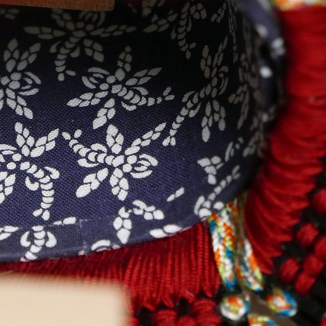 雄山作 甲子の雅 5号 黒小札茜糸威大鎧