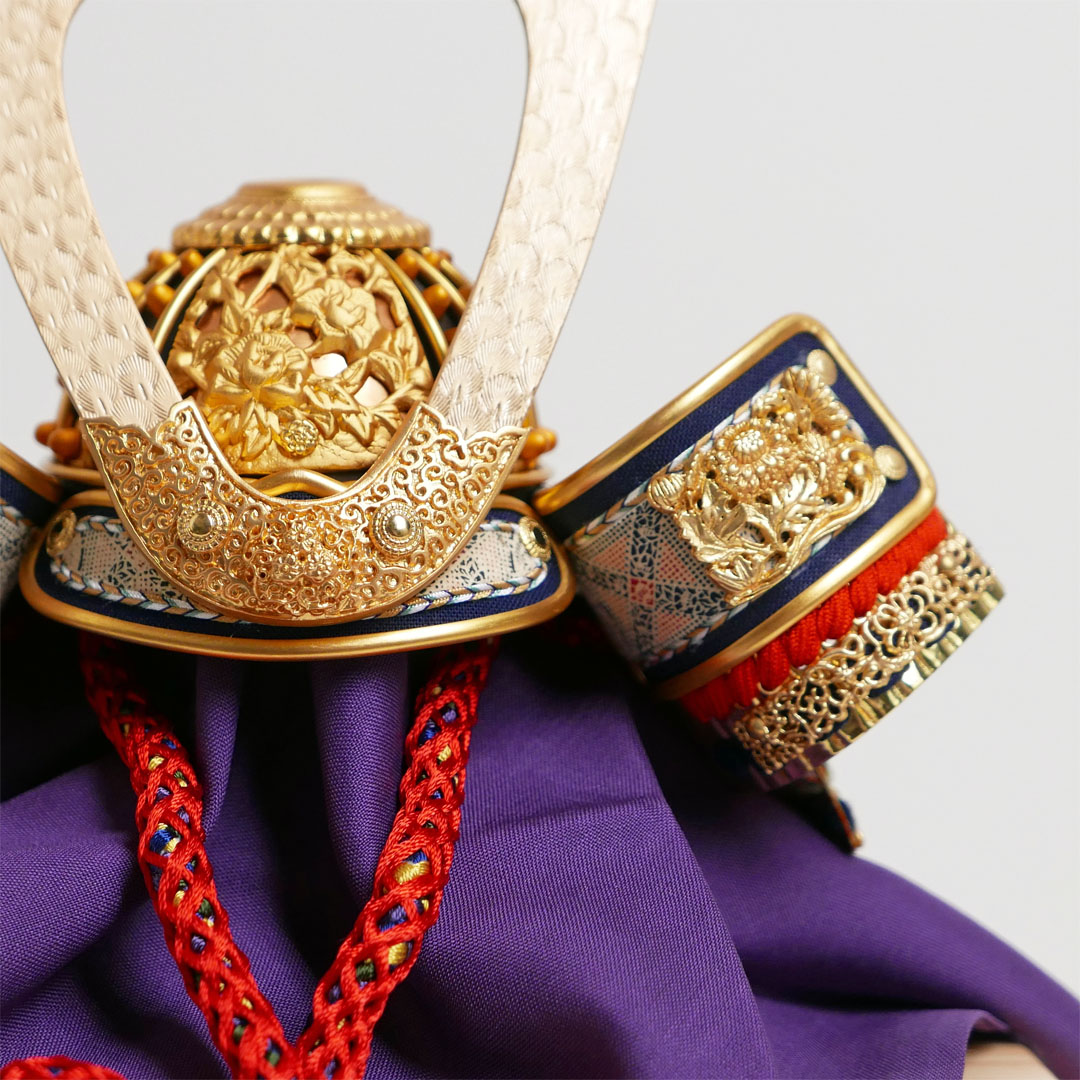 雄山作 甲子之誉7号純金箔押朱赤糸威しの兜白木櫃