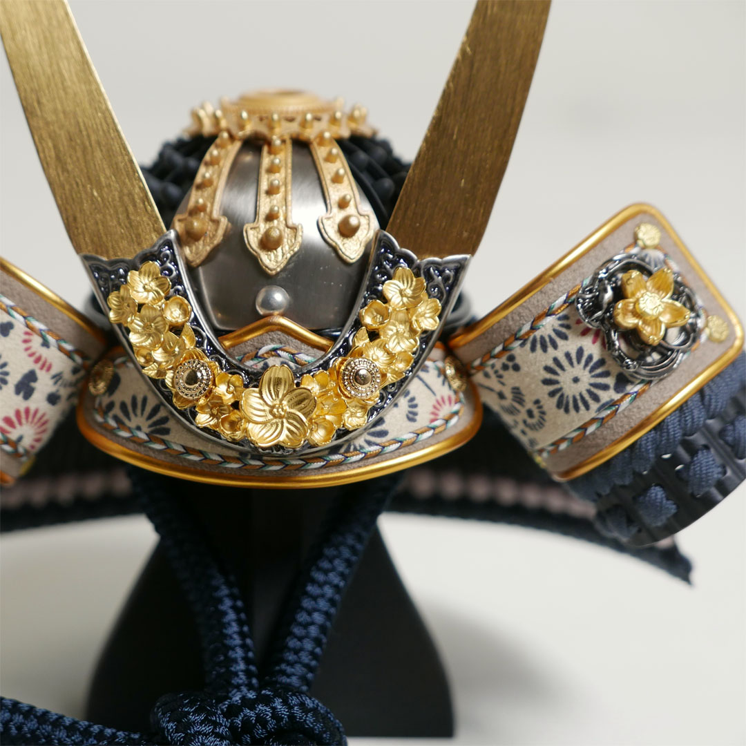 超絶技巧金物 天賦の兜 7号 夜香桜 黒小札鉄に紅梅