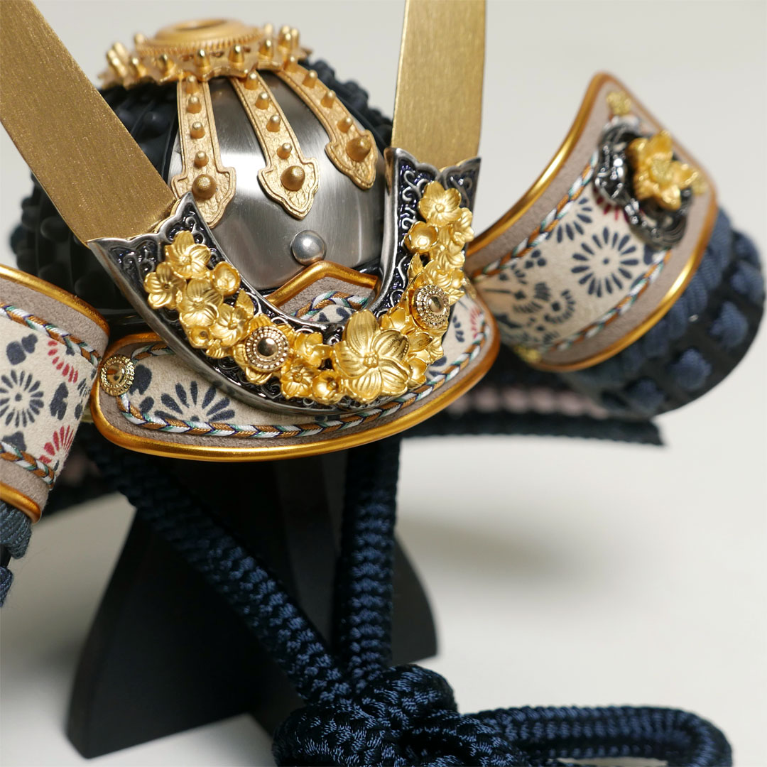 超絶技巧金物 天賦の兜 7号 夜香桜 黒小札鉄に紅梅