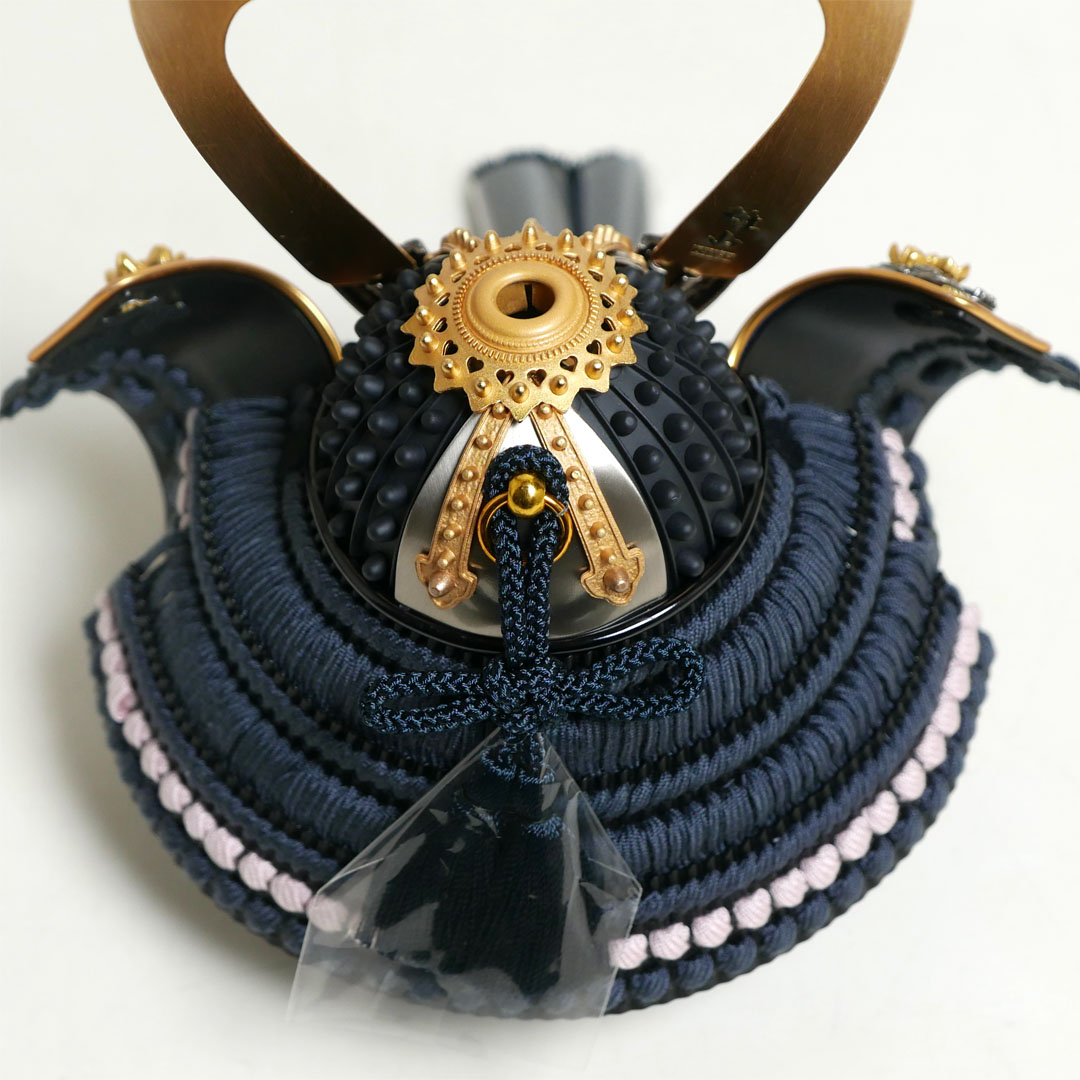 超絶技巧金物 天賦の兜 7号 夜香桜 黒小札鉄に紅梅