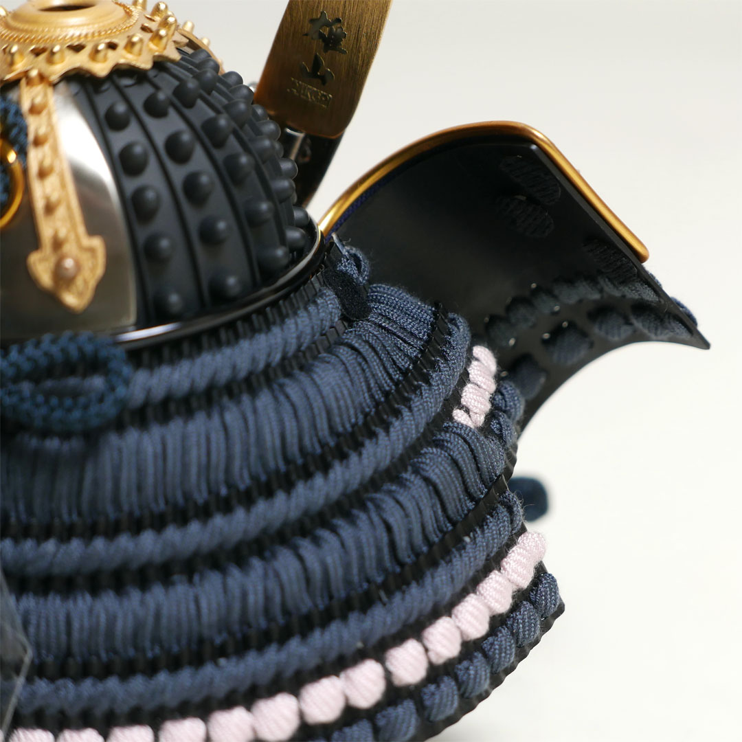 超絶技巧金物 天賦の兜 7号 夜香桜 黒小札鉄に紅梅