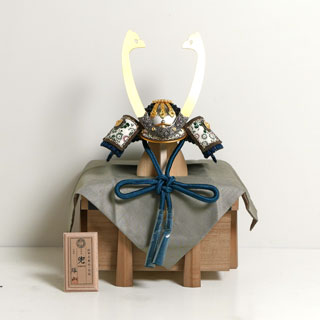雄山作 暁兜1/5サイズ黒小札紺糸威 兜単品