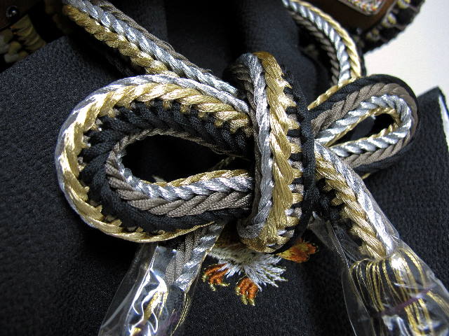 【激安五月人形在庫処分】蛇革を素材に用いた渋い色合いの13号筋鉢兜