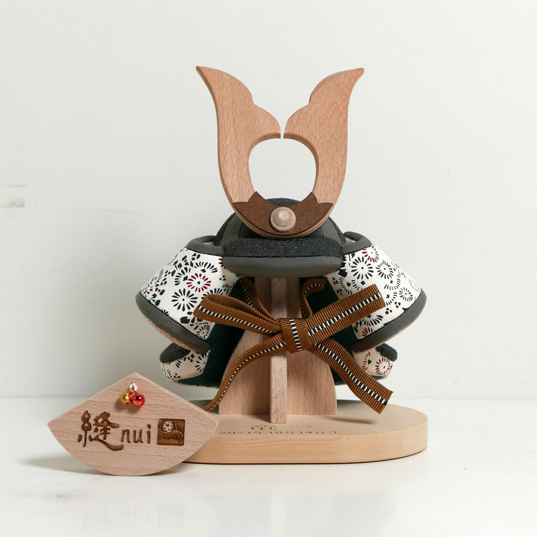 草木染ログウッド木目込み兜名入れ台セット