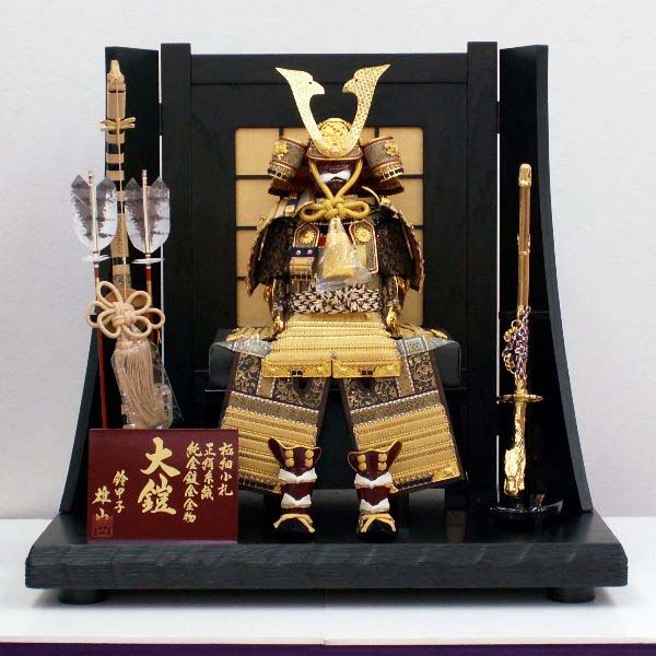 品の良い金小札緋縅コンパクト7号大鎧を縁起の良い末広がりで豪華に飾った五月人形