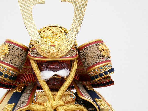 豪華で品の良い金小札緋縅コンパクト7号大鎧の五月人形